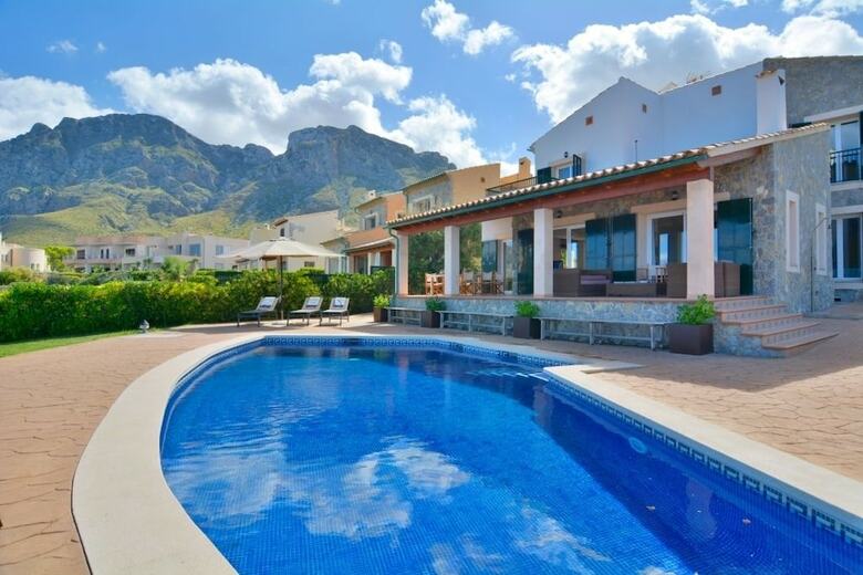 Luxurious Sea Front Villa In Mallorca