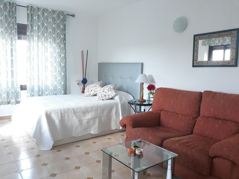 Bonito Apartamento En Triana 638