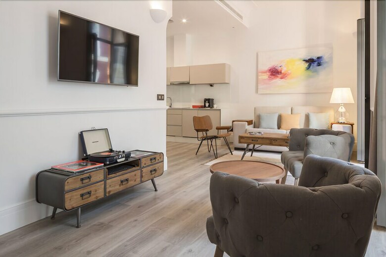 Apartamentos Puerta Catedral Holiday Suites