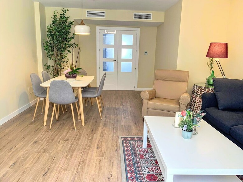 Apartamentos Homely Malaga Obispo Con Terraza Y Parking