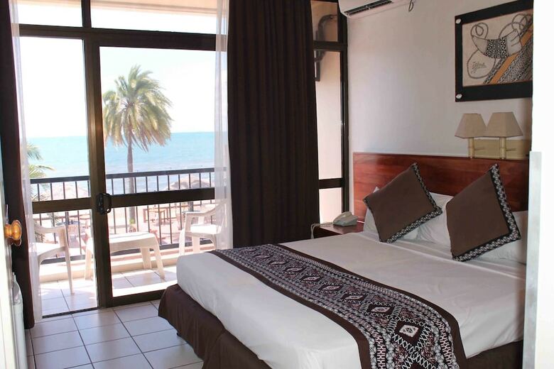 Smugglers Cove Beach Resort And Hotel