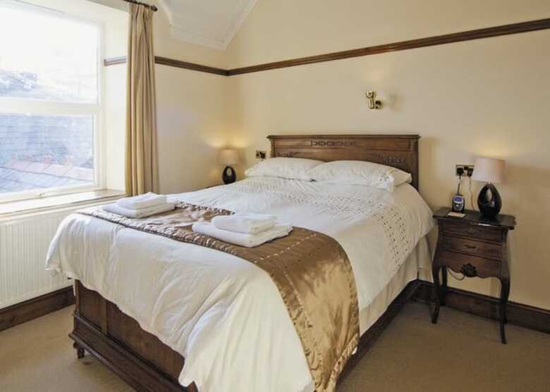 Large House Sleeps 12 - 10 Mins To Barmouth Beach