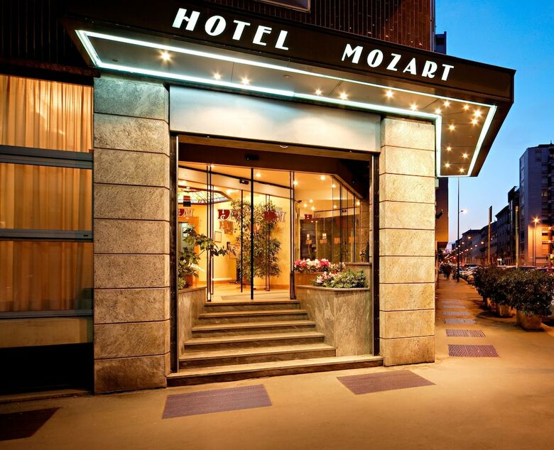 Hotel Mozart(.)