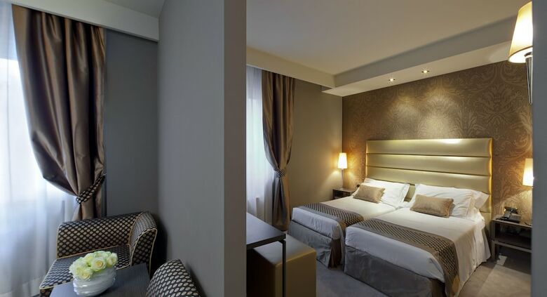 Hotel Mozart(.)