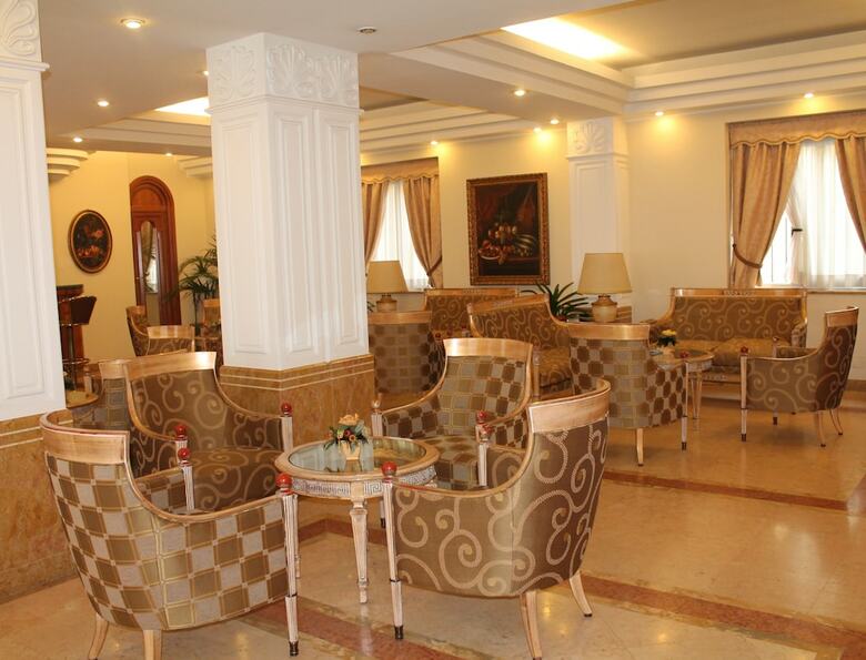Hotel Mozart(.)