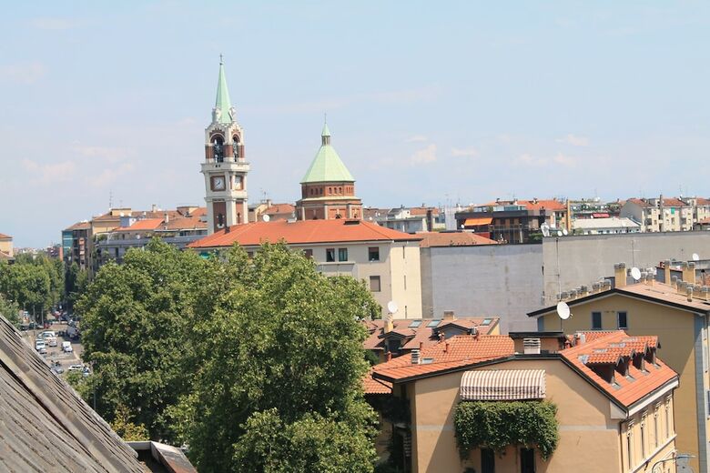 Hotel Mozart(.)