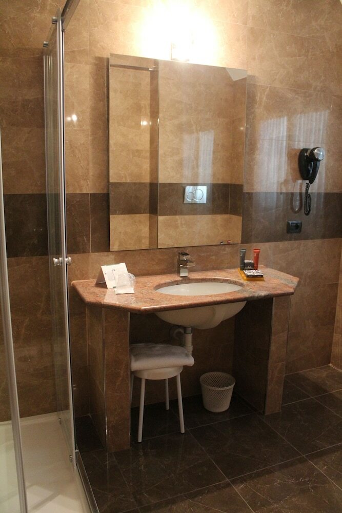 Hotel Mozart(.)
