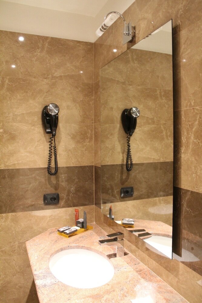 Hotel Mozart(.)