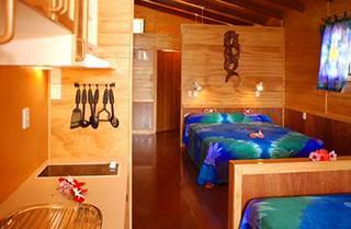 Hotel Aroa Beachside Inn