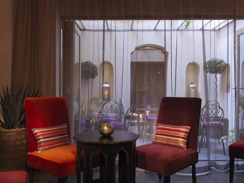Aparthotel Dolphin House Serviced Apartments