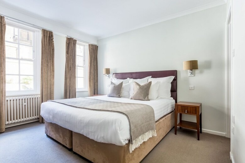 Aparthotel Dolphin House Serviced Apartments