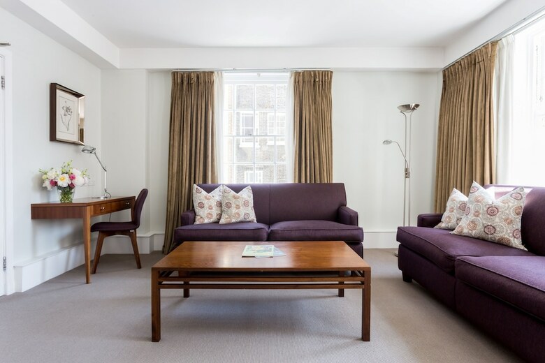 Aparthotel Dolphin House Serviced Apartments