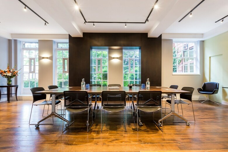 Aparthotel Dolphin House Serviced Apartments
