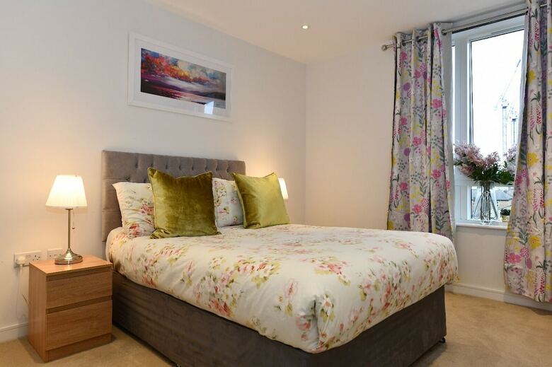 Kew Bridge Apartments