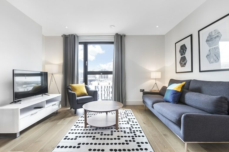 Lush Apartment - London Designer Outlet