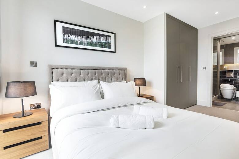 Lush Apartment - London Designer Outlet