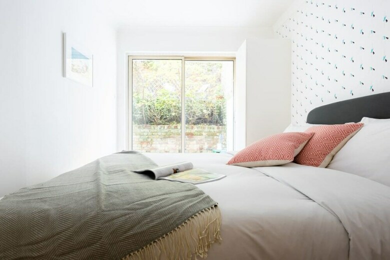 The Kensington Grove - Stylish 2bdr Flat With Private Patio