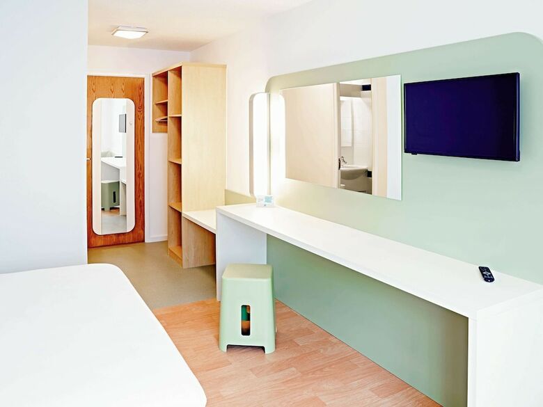 Hotel Ibis Budget Warrington Lymm Services