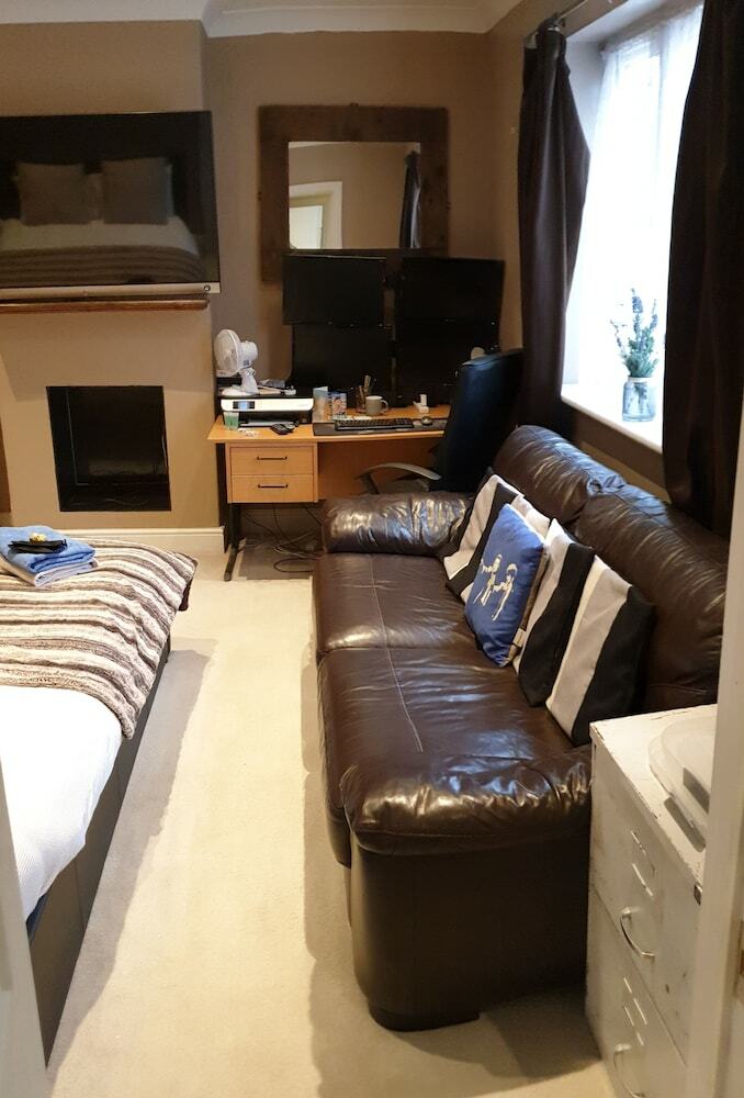 Beautiful Rooms Near Excel Center