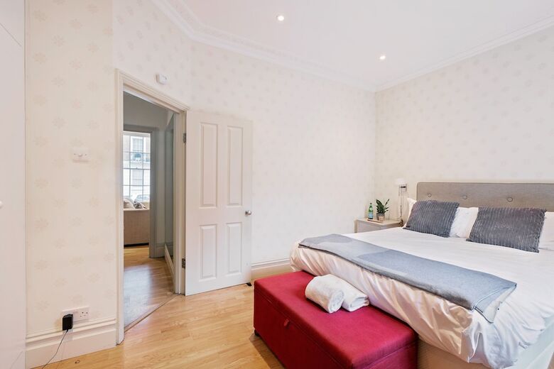 Lamont Street Apartment