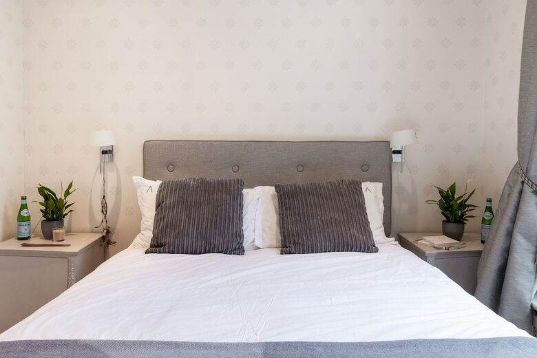 Lamont Street Apartment
