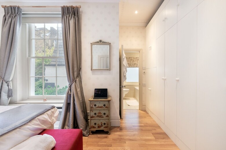 Lamont Street Apartment