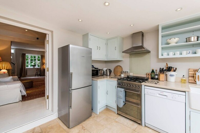 Delightful 2 Bed House In Stylish Fulham