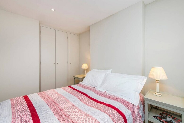 Delightful 2 Bed House In Stylish Fulham