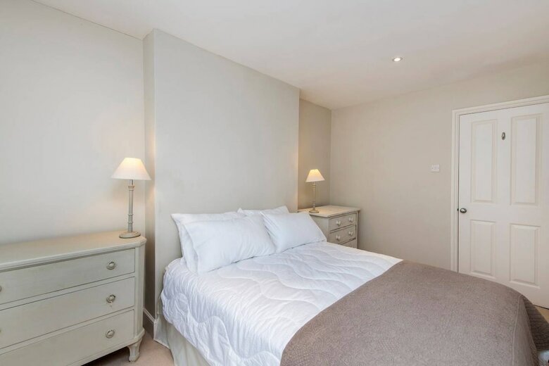 Delightful 2 Bed House In Stylish Fulham