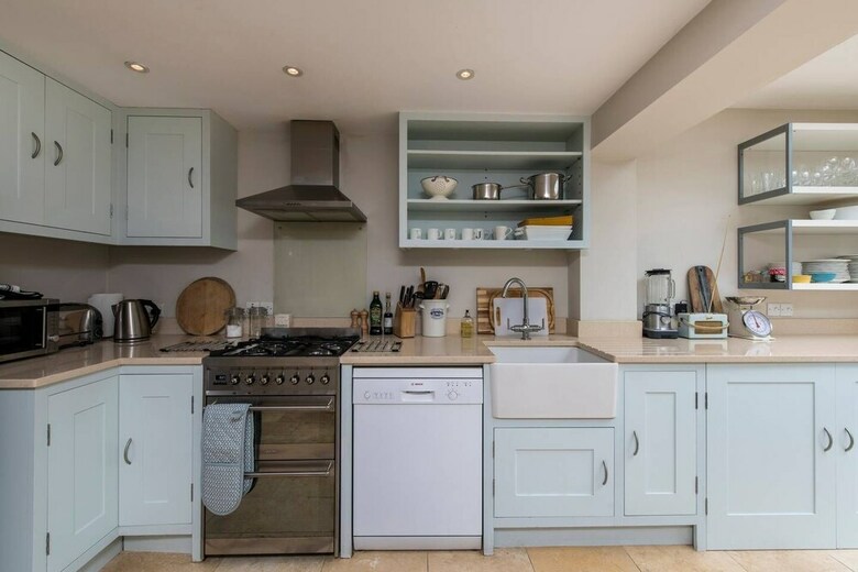 Delightful 2 Bed House In Stylish Fulham