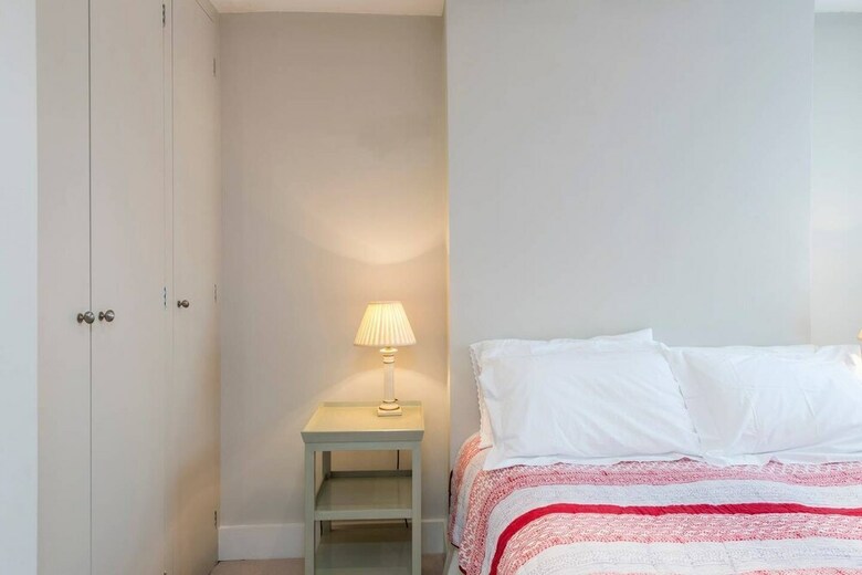 Delightful 2 Bed House In Stylish Fulham