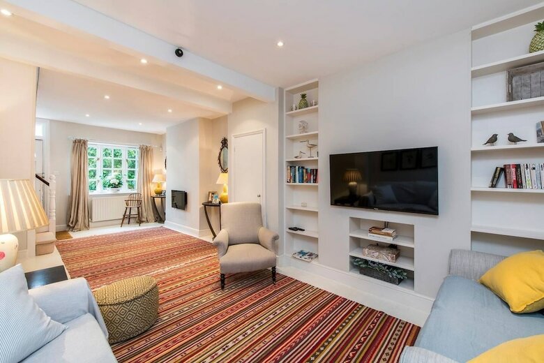 Delightful 2 Bed House In Stylish Fulham