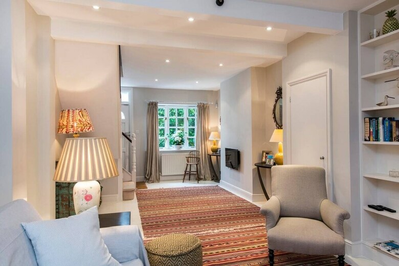 Delightful 2 Bed House In Stylish Fulham
