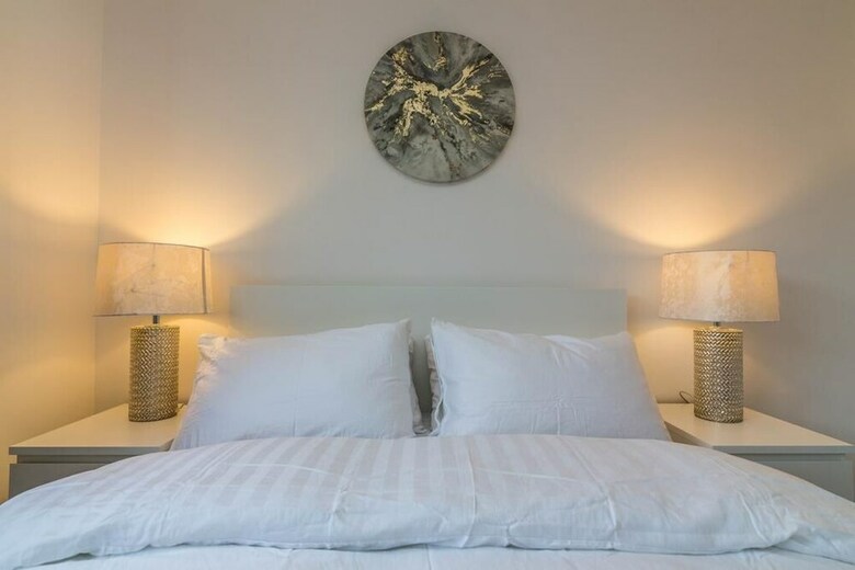 Magdala Apartment Sleek And Modern 2bed