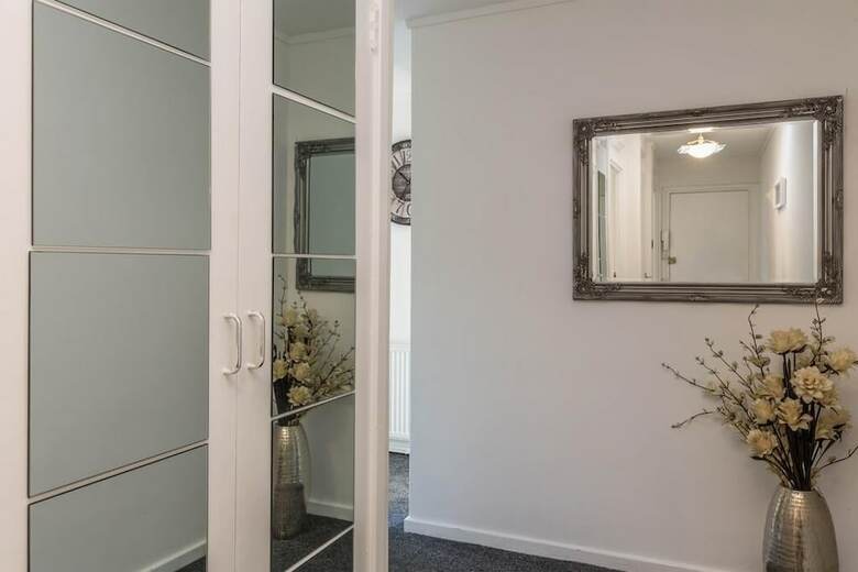 Magdala Apartment Sleek And Modern 2bed