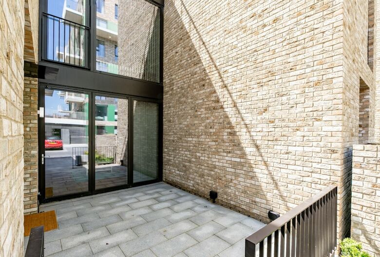 Modern Townhouse Near 02 Arena & Excel