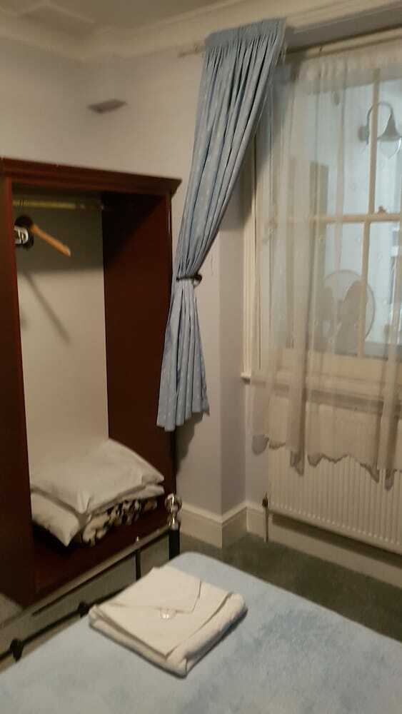 Mandalay Picton House Hotel