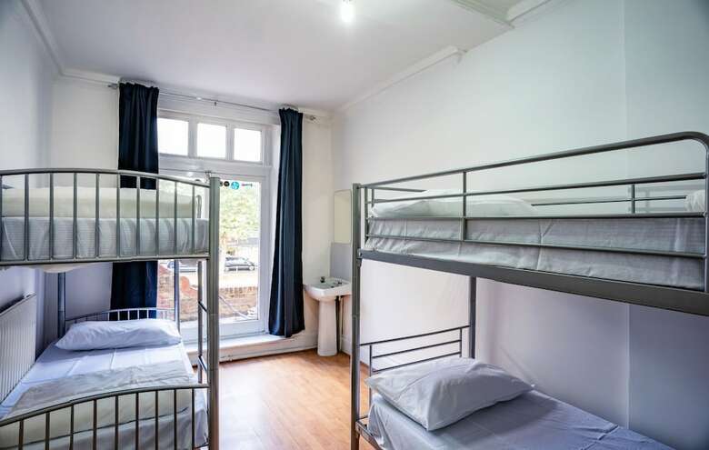 Hostal Mile End Beds