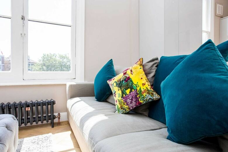 Bright, Vibrant 1 Bd Apartment In Sth Hampstead!