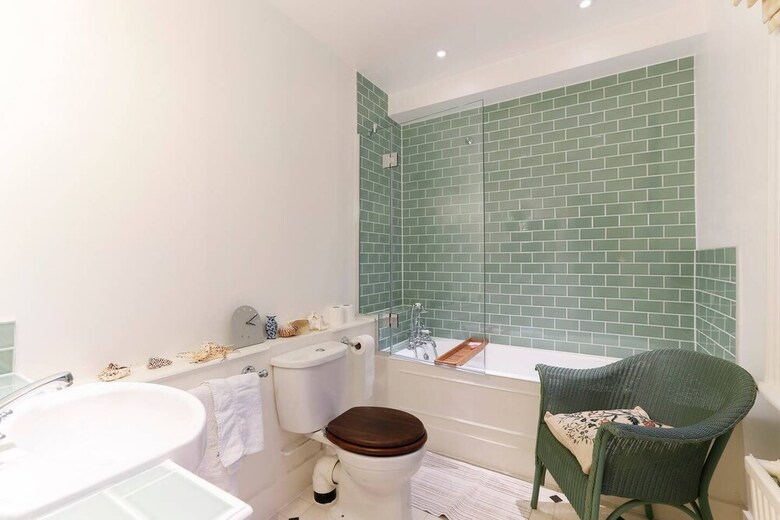 Attractive Chelsea Apartment Sleeps 4