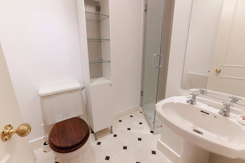 Attractive Chelsea Apartment Sleeps 4
