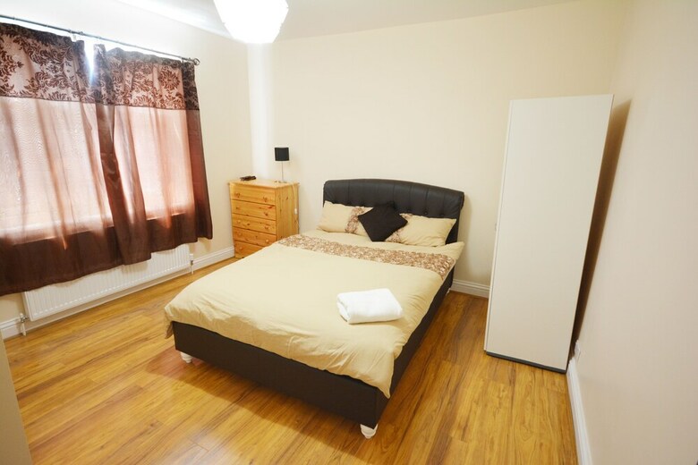 London Luxury 7 Bedroom Holiday Let