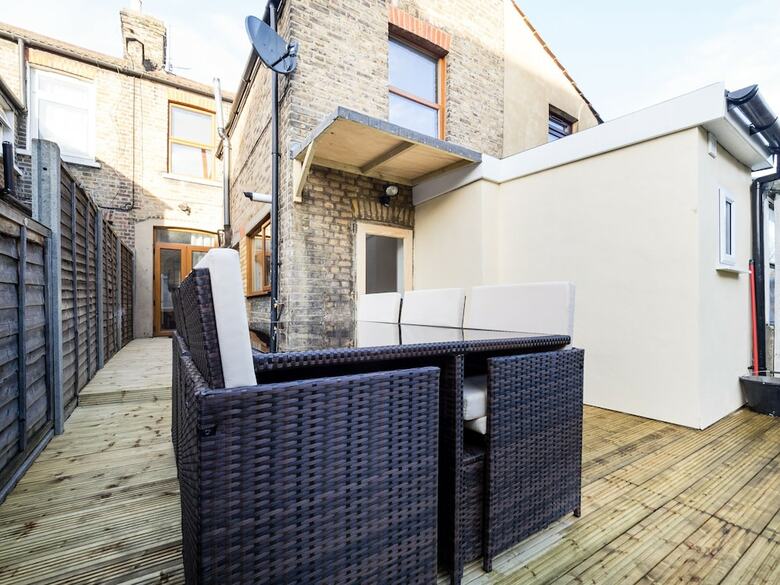 Lt The Gate House