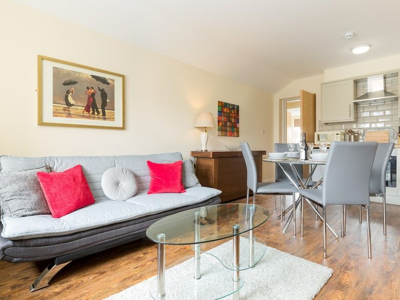 Stayford Apartments - Meriden - Near Nec