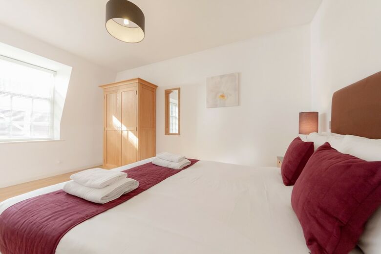 Roomspace Apartments -groveland Court