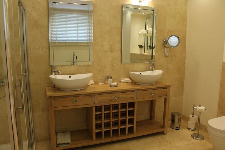 Rowton Hall Hotel And Spa