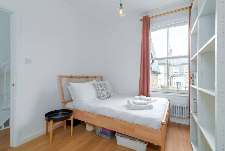 Charming 3br Home In East London W/terrace