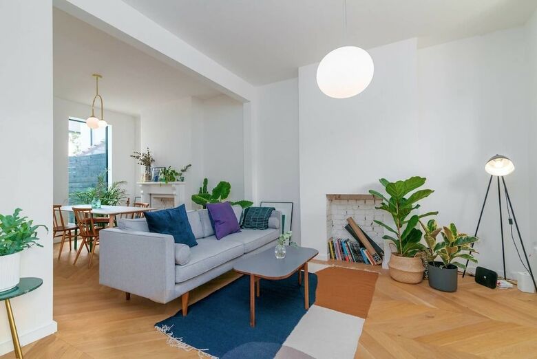 Charming 3br Home In East London W/terrace