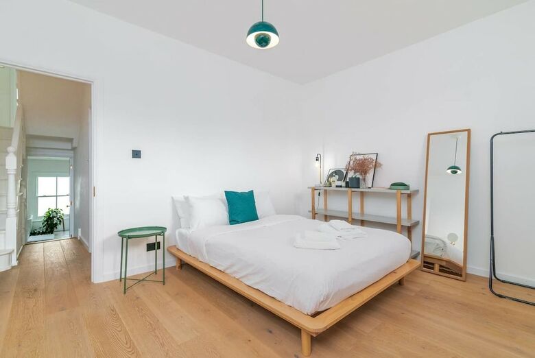 Charming 3br Home In East London W/terrace