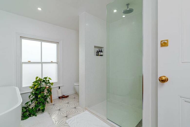 Charming 3br Home In East London W/terrace